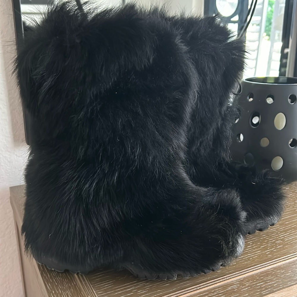 Real fur, Sherpa lined boots with thick rubber sole
